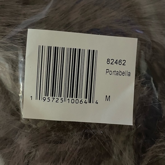 NEW - AVEC LES FILLES
Faux Fur Jacket. Medium. Portabella - Picture 5 of 8
